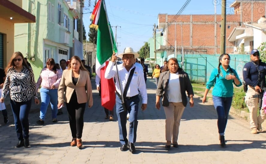 Coronango se viste con los colores patrios 