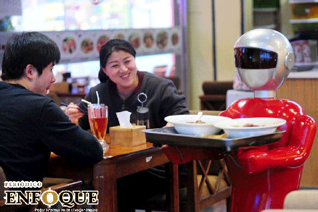 Foto: Cortesía  Mesero robot sirve en restaurante chino