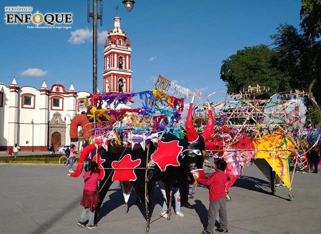 Exponen toritos pirotécnicos en Plaza de la Concordia de San Pedro Cholula 
