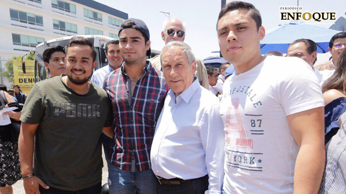 Foto: Especial Marko Cortés y Enrique Cárdenas hacen campaña a pie en zona CU (Fotos)