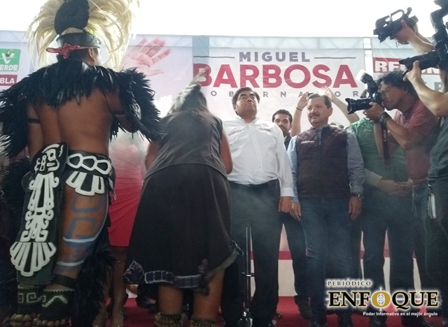 Foto: Omar Sánchez Miguel Barbosa se compromete a aterrizar hospital y alto turismo en Cholula