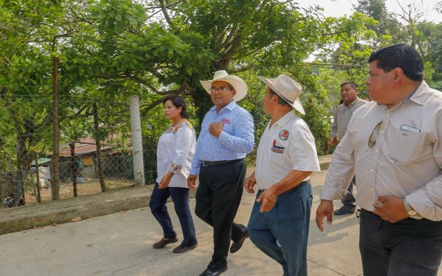 Se compromete Merino a construir carretera para comunicar a la Sierra Nororiente