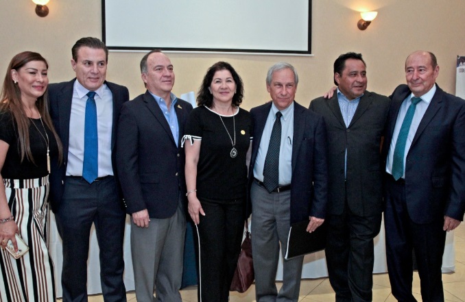 Enrique Cárdenas asume 14 compromisos para promoción e infraestructura 