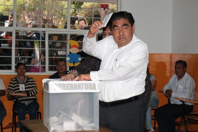 Foto: Especial Emite Barbosa Huerta su voto en el municipio de Tehuacán; descarta que se presenten hechos violentos en la jornada electoral