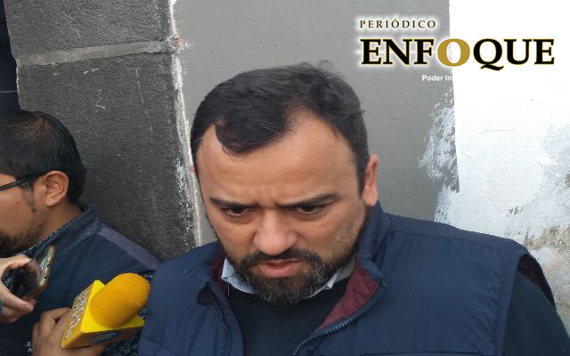 Por: Daniel Jiménez Vendedores de libros pagarán cuota para instalarse en vía pública