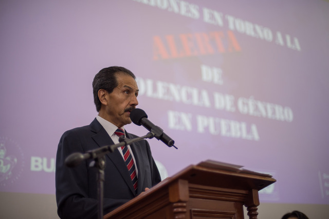 Foto: Cortesía  BUAP contribuye a combatir la violencia de género: Alfonso Esparza Ortiz