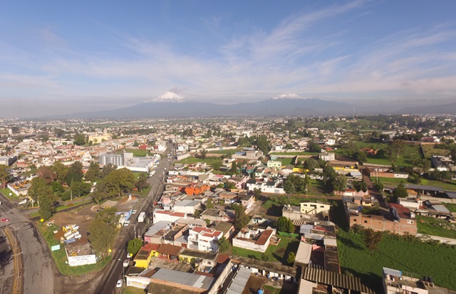 Karina Pérez Popoca arranca adoquinamiento en San Francisco Acatepec