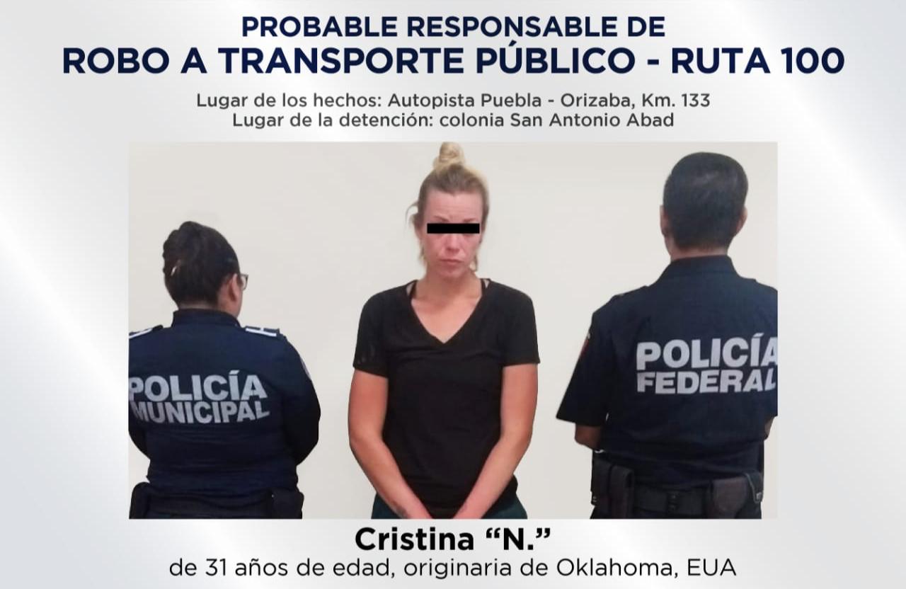 Detienen a mujer estadounidense por robar una unidad de transporte público