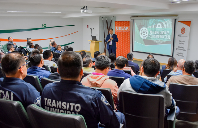 Foto: Cortesía  Imparte fiscal general del Estado de Puebla conferencia en la UDLAP