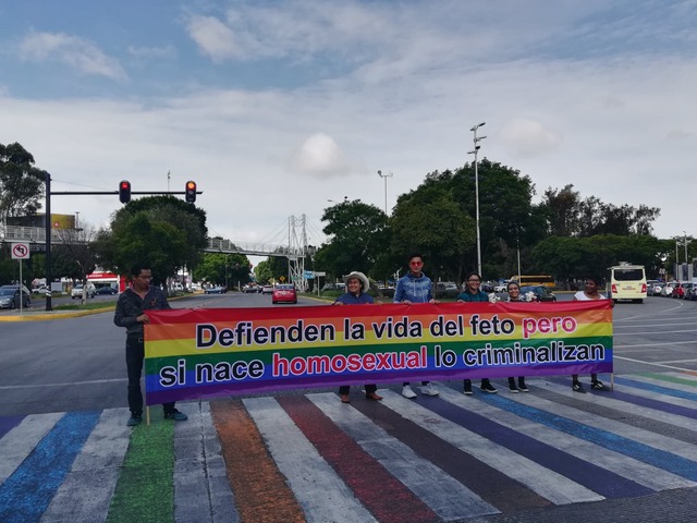 Foto: Wilmer Zárate  Con flores, integrantes de APPS promueven la reconciliación