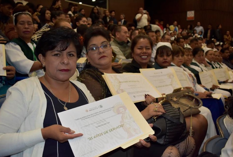 Foto: Especial IMSS reconoce a 450 trabajadores por años de servicio (Fotos)