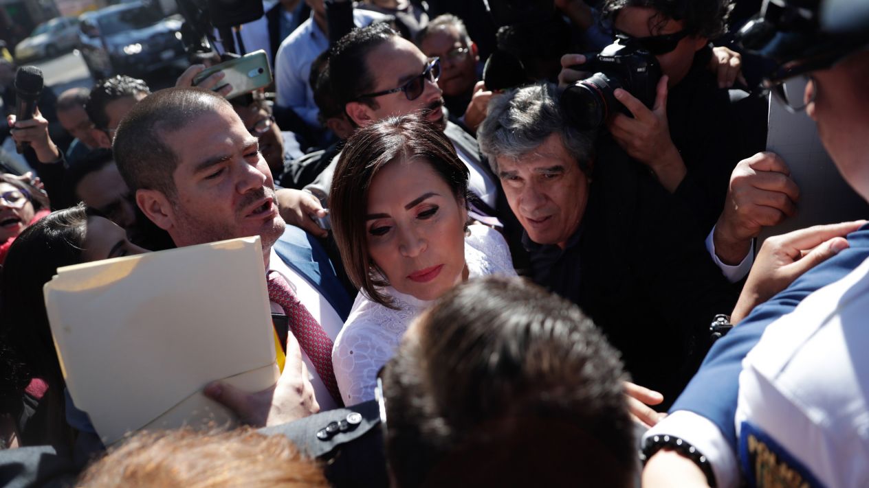 Robles firmó uno de 27 convenios que generaron un quebranto al erario superior a 5 mil mdp
