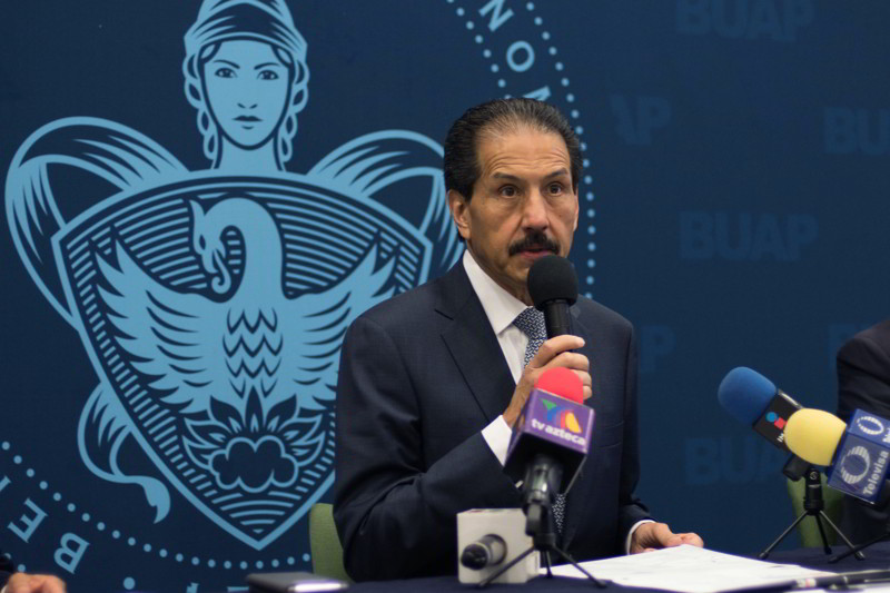 Exhorta Barbosa Huerta a rector de la BUAP en recibir a jóvenes rechazados