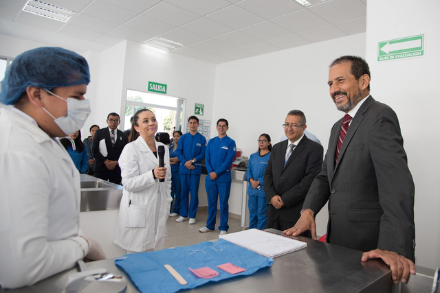 Foto: Cortesía  Inaugura Esparza Ortiz clínicas de Endodoncia y Rehabilitación en Facultad de Estomatología