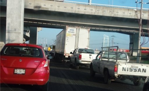 Foto: Marisol Oropeza Reabren la circulación en la autopista Puebla-Orizaba; continúan trabajos para sellar el ducto de gas