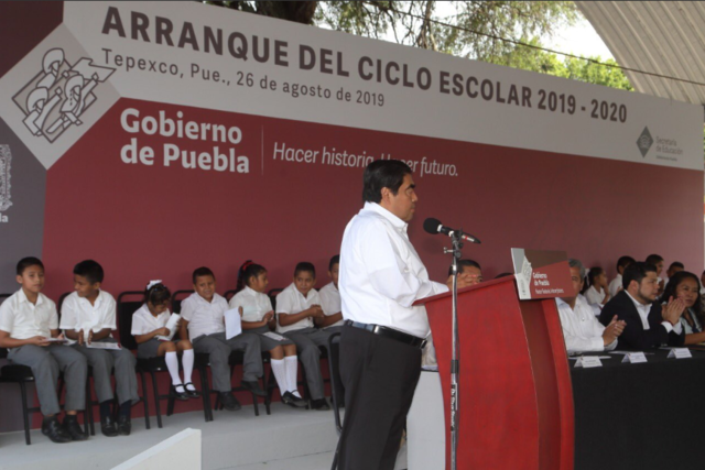 En Tepexco, Barbosa Huerta encabeza el ciclo escolar 2019-2020