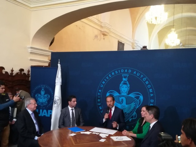 Confirma Esparza Ortiz reunión con Barbosa Huerta para aclarar tema de Lobos BUAP