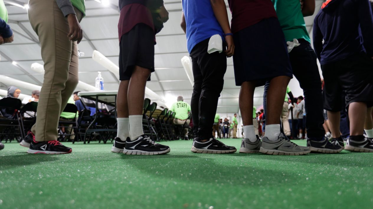 19 estados demandan a Gobierno de Trump por limitar protección a niños migrantes