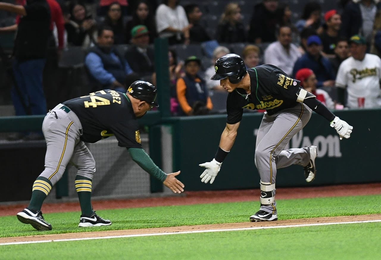 Triunfazo de Pericos en el infierno que lo mantiene con vida