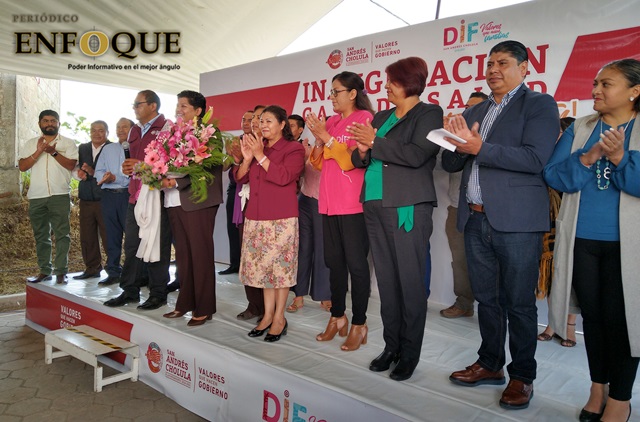 Foto: Omar Sánchez Entrega Karina Pérez rehabilitación de Casa de Salud de San Francisco Acatepec