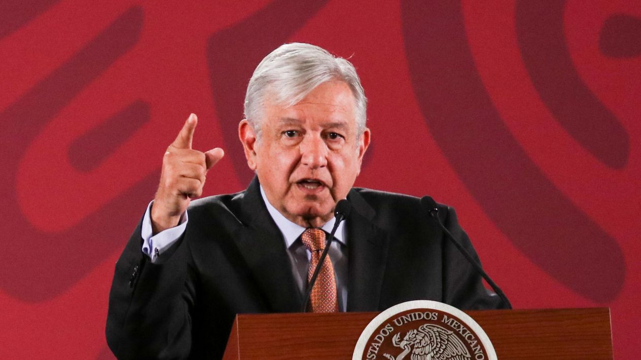 Si faltan medicinas, que se vaya hasta en avión para traerlas, afirma López Obrador