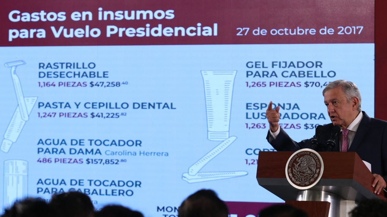 Peña Nieto gastaba hasta en perfumes, gel y rastrillos en vuelos presidenciales, según AMLO