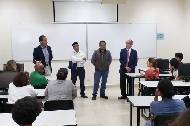 Foto: Cortesía  Esparza Ortiz dialoga con la comunidad de la Facultad de Ciencias Biológicas