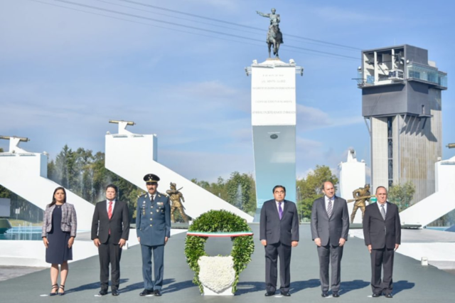 Foto: Twitter  Gobernador de Puebla encabeza ceremonia del CLVII aniversario luctuoso de Ignacio Zaragoza