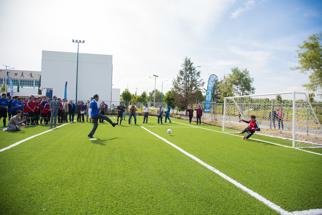 Foto: Cortesía  Esparza Ortiz entrega remodelación de cancha multifuncional de la Facultad de Cultura Física