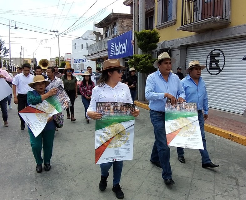Encabeza edil de Acajete la colocación de Bandos Solemnes