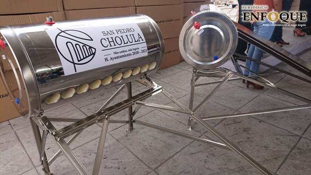 Foto: Omar Sánchez Entrega Arriaga lila calentadores solares en favor de 230 familias de San Pedro Cholula