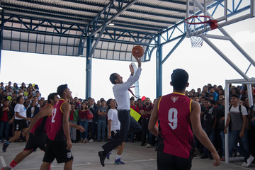 Foto: Cortesía  Esparza Ortiz entrega techado de cancha y unidad STU en Tehuacán