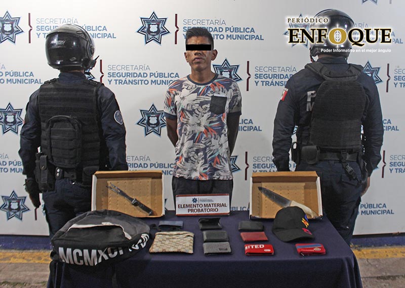 Detienen a sujeto por robo en transporte público