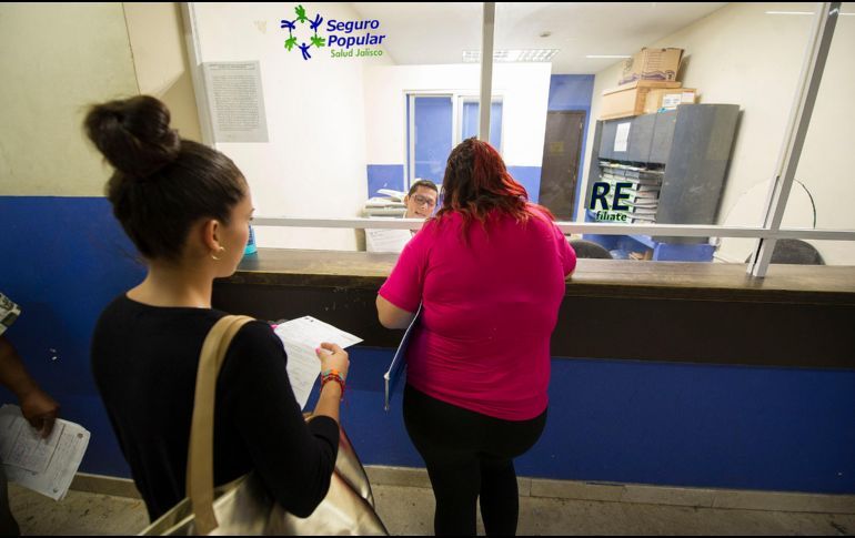 Foto: Cortesía Van por reforma contra obesidad   Esta medida consta de un etiquetado especial para productos para grasas saturadas, azúcares, sodio y calorías. La Cámara de Diputados aprobará mañana el dictamen que reforma y adiciona diversos artículos de la Ley General de Salud en materia de sobrepeso, obesidad y etiquetado frontal de advertencia de alimentos y bebidas no alcohólicas, anunció el líder de los diputados de Morena, Mario Delgado. Delgado Carrillo explicó que esta reforma tiene el propósito de que en los productos se informe de manera clara el contenido de grasas saturadas, azúcares, sodio y calorías, algo similar al modelo implementado por otros países. Resaltó que desde 2016, México vive en un estado de emergencia epidemiológica debido a los altos índices de sobrepeso, obesidad y diabetes en adultos, niñas, niños y jóvenes. La Encuesta Nacional de Salud y Nutrición 2016 arroja que siete de cada 10 adultos tienen sobrepeso u obesidad.