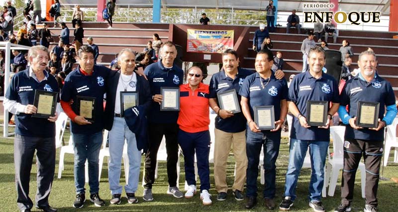 Homenajean a Leyendas del Puebla en arranque de la Liga Estudiantil