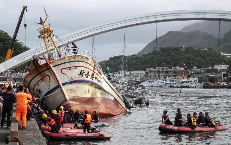 Foto Cortesía Puente colapsa sobre barcos pesqueros en Taiwán