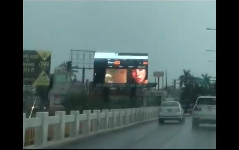Foto: Cortesía Transmiten video porno en pantalla publicitaria de Boca del Río