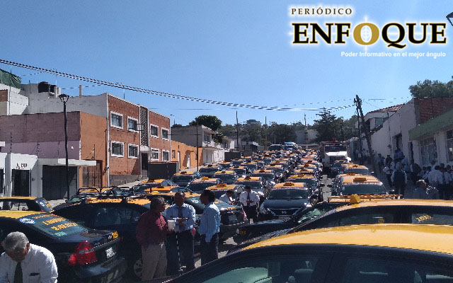 Foto: Daniel Jiménez Piden taxistas reducir el número de aplicaciones que ofrecen servicio ejecutivo