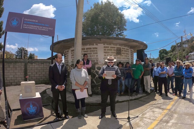 Foto: Cortesía Esparza Ortiz coloca primera piedra de un nuevo centro comunitario Kali