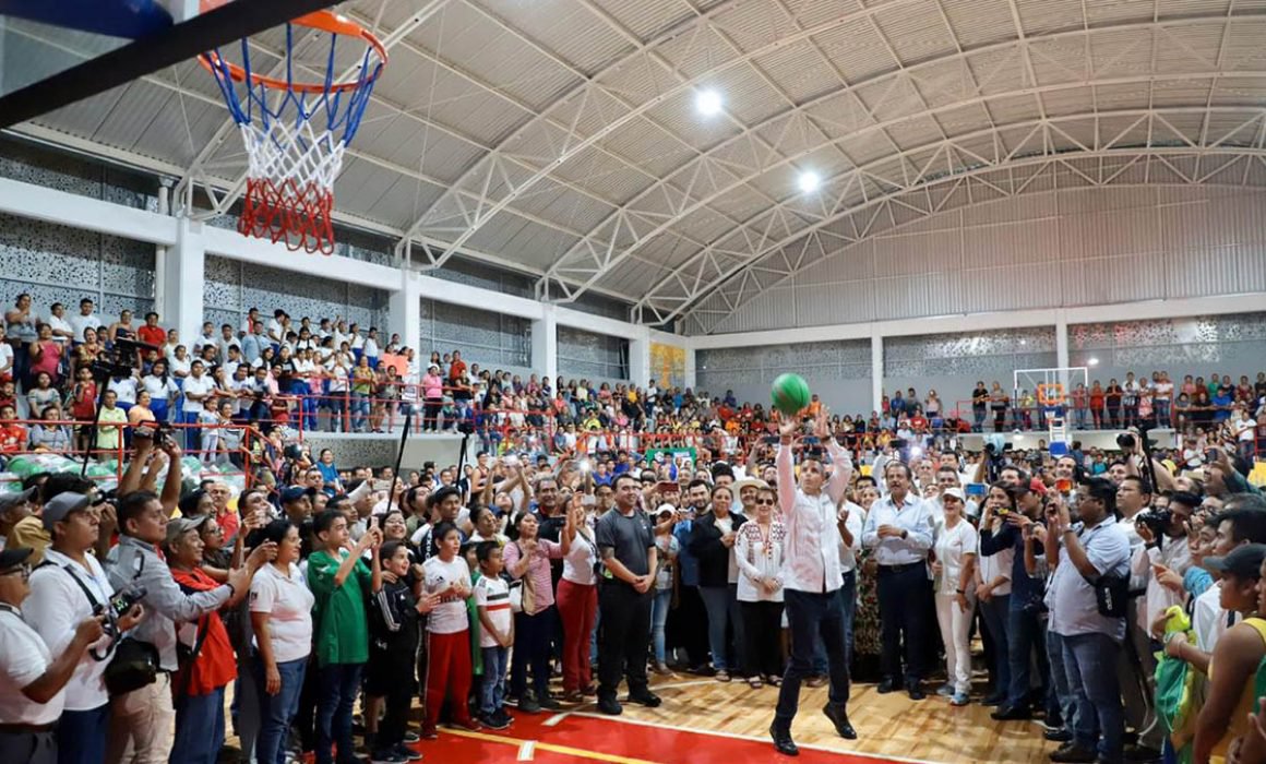 Foto: Cortesía  Entrega Murat más de 51 mdp en obras y apoyos para Tuxtepec