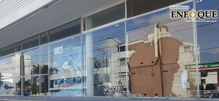 Asaltan BMW de Estaban de Antuñano 