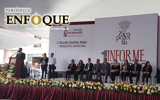 Foto: Grupo Enfoque Periodista Da discurso en náhuatl edil de Zacapoaxtla en su primer informe de actividades.
