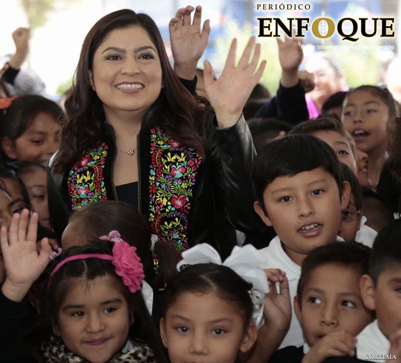 Foto: Cortesía  Rivera Vivanco apuesta a la educación con entrega de mobiliario (Fotos)