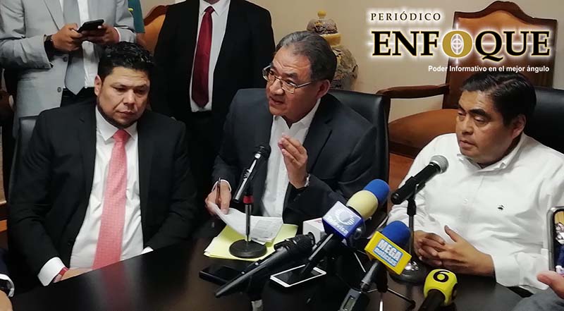 Foto: Wilmer Zárate Normalistas de Teteles imposibilitan diálogo con autoridades educativas, informa SEP; alumnas lo niegan