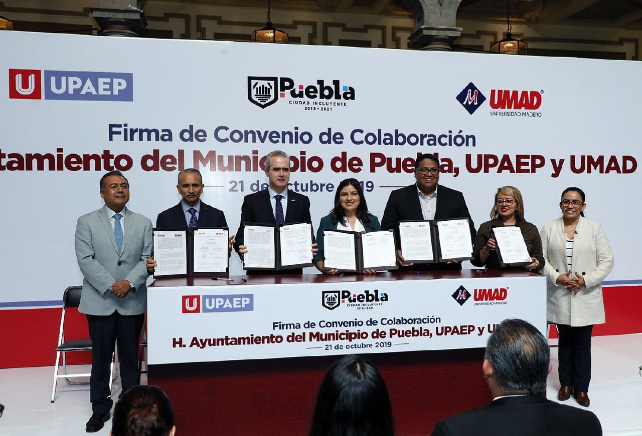 Comuna firma convenio con dos universidades para becas y descuentos
