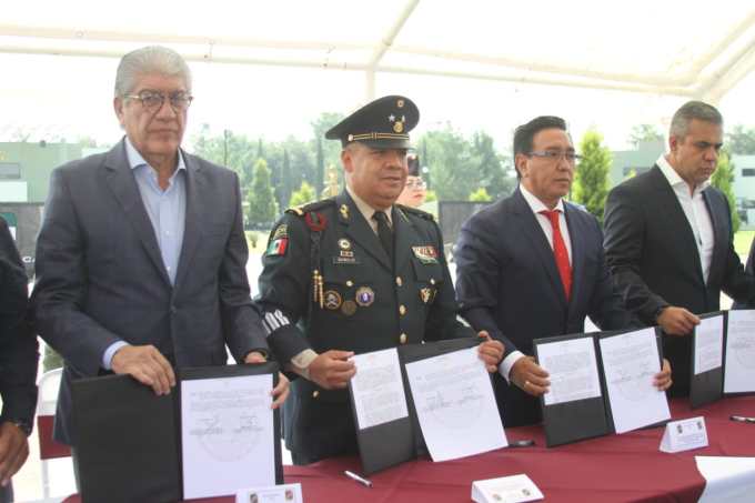Firman alcaldes contratos de comodato en el Edoméx