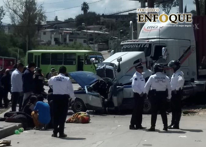 Mueren mujeres tras choque contra un tráiler 