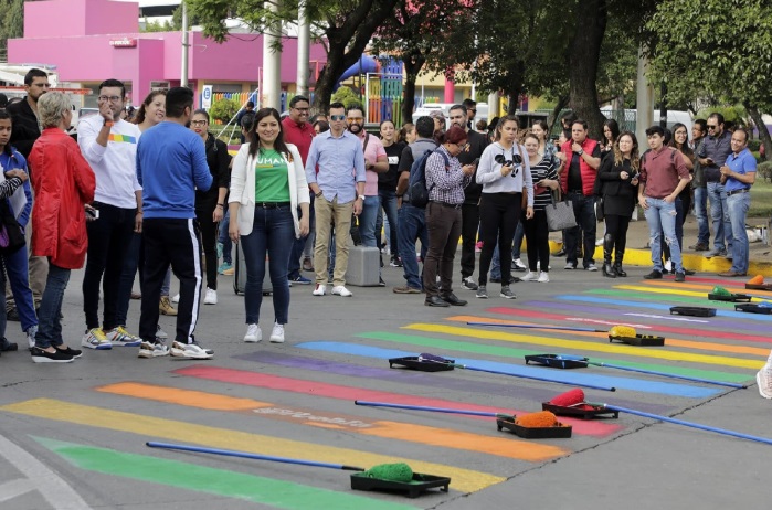 Foto: Cortesía  Tribunal ordena a Claudia Rivera retirar cebra peatonal arcoíris que pintó