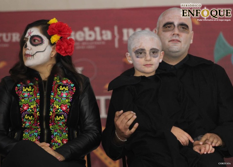 Rivera Vivanco se pinta de calavera para inaugura el festival "La Muerte Es Un Sueño"