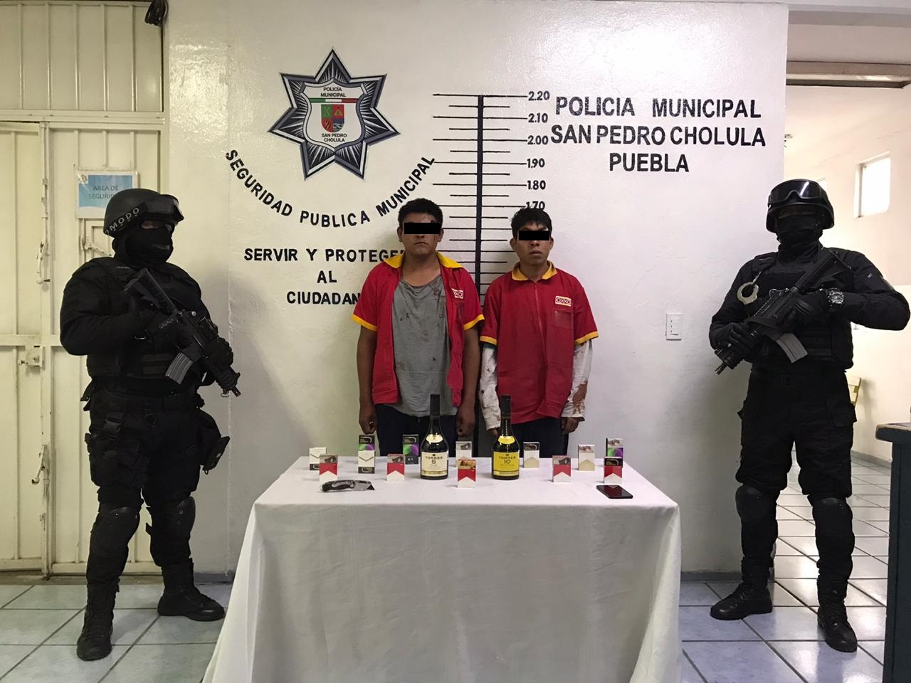 Foto: Cortesía  Detiene policía de San Pedro Cholula a sujetos por robo a tiendas Oxxo